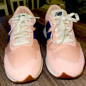 New Balance womens 237 V1 Classic size 9. Pink haze moon. New. Never worn.